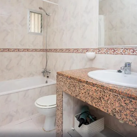 Apartamento Con Balcon Y Piscina Compartida *